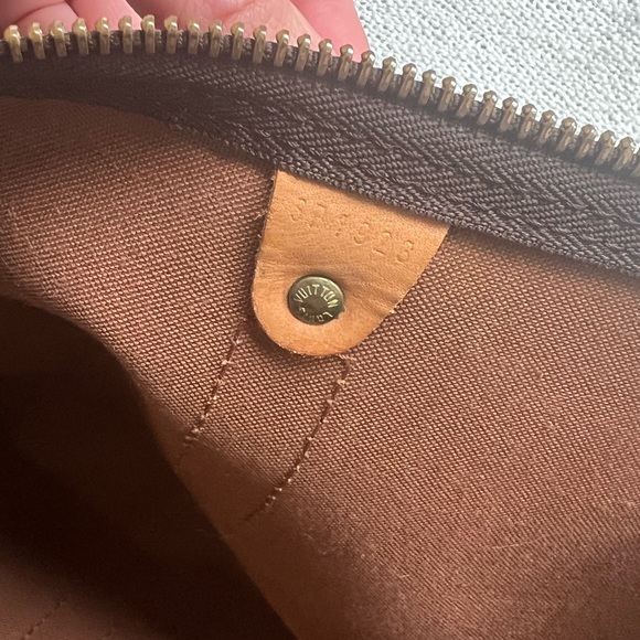 Authentic Louis Vuitton Keepall 55 - Picture 4 of 15